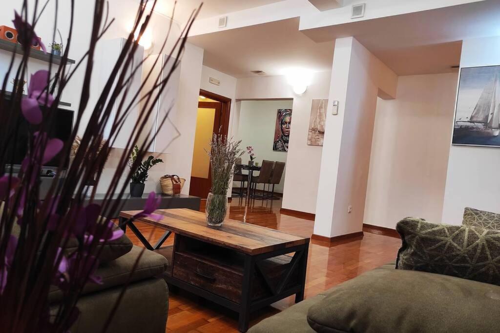 Spacious Apartment Near City Center And The Beach Сплит Екстериор снимка