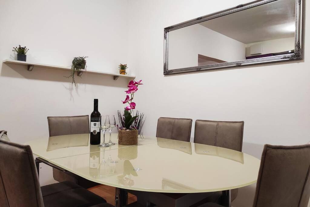 Spacious Apartment Near City Center And The Beach Сплит Екстериор снимка